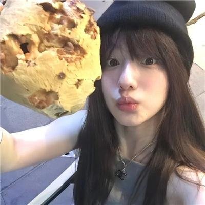雨中的女人 背景图